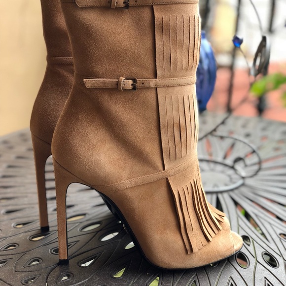 Gucci Heels - Picture 1 of 6